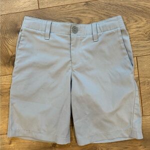 Boys Under Armour size 8 golf short